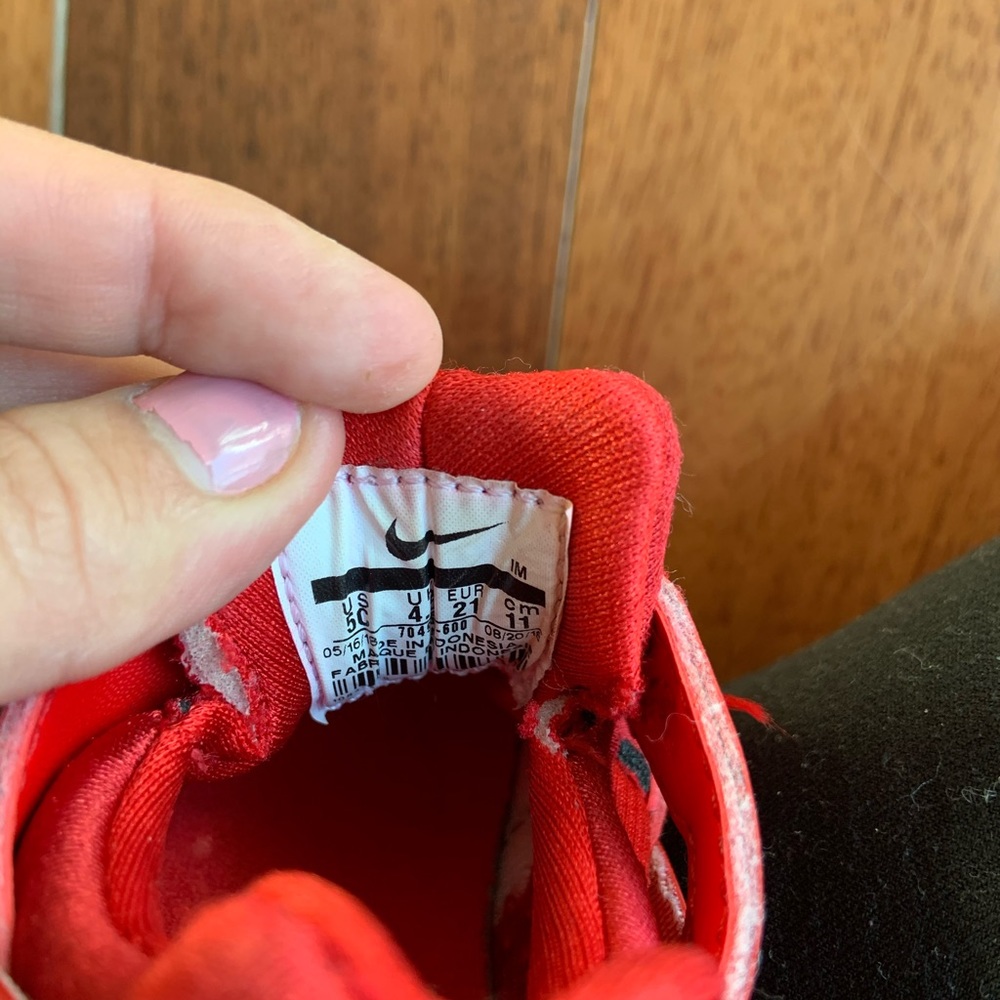 Nike red hurache